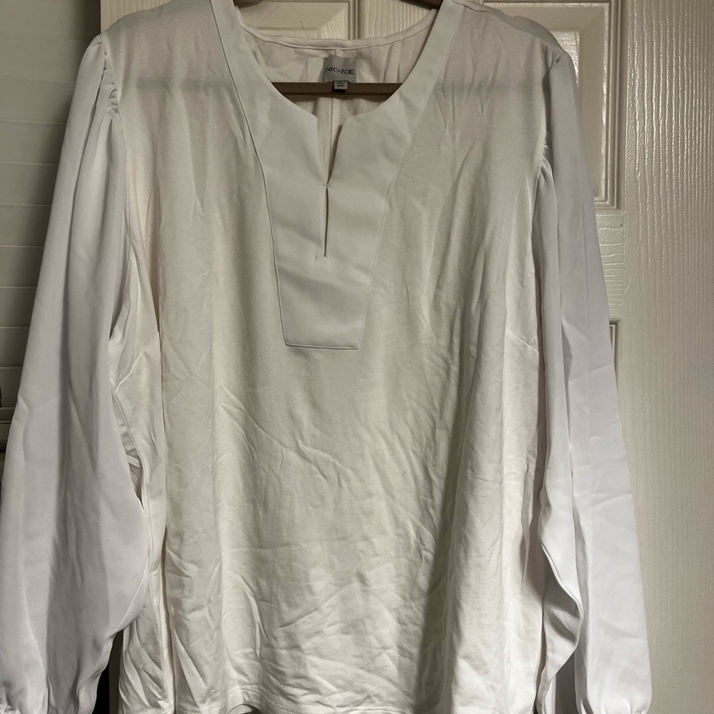 NIC+ZOE White Blouse New Without Tags. Never worn before!!!